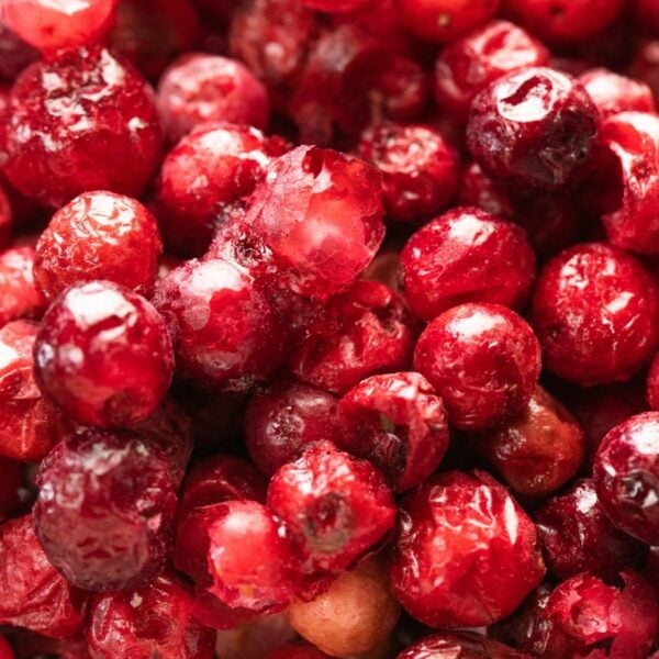 Versatility is the name of the game with our Freeze-Dried Whole Cranberries! Add them to your morning oatmeal, sprinkle them over salads, mix them into baked goods, or simply enjoy them as a nutritious snack.